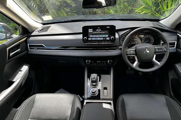 2024 Mitsubishi Outlander LS ZM