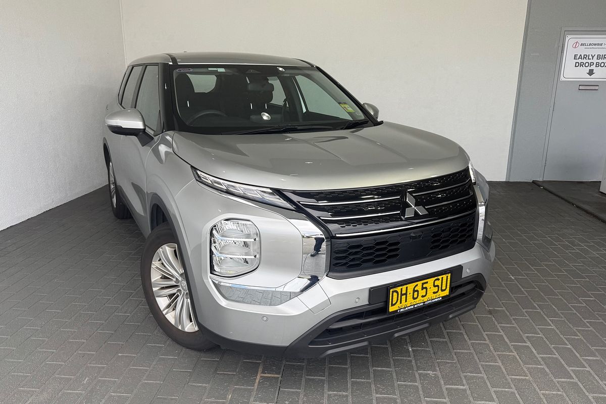 2023 Mitsubishi Outlander ES ZM