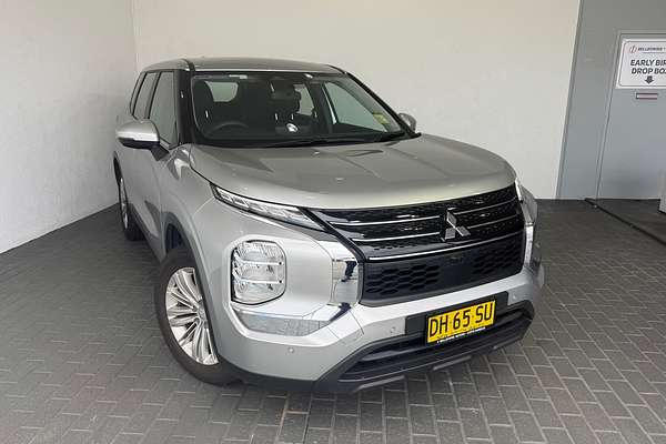 2023 Mitsubishi Outlander ES ZM