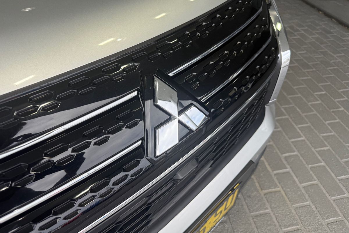 2023 Mitsubishi Outlander ES ZM