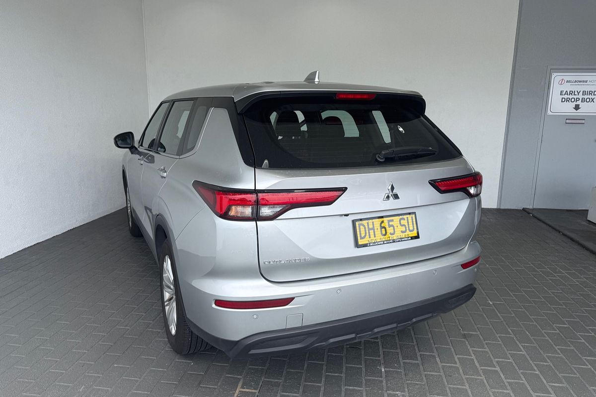 2023 Mitsubishi Outlander ES ZM