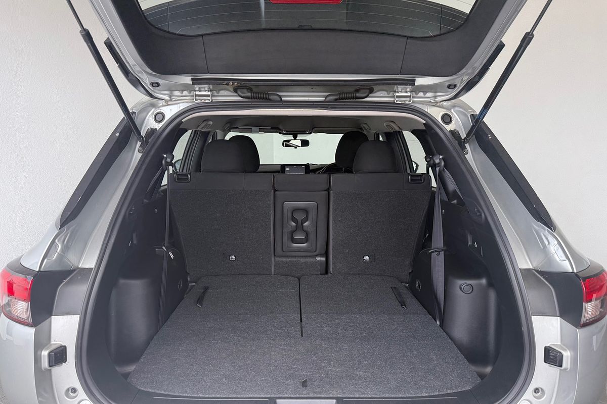 2023 Mitsubishi Outlander ES ZM