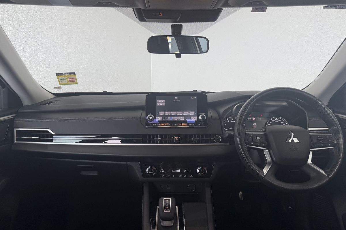 2023 Mitsubishi Outlander ES ZM