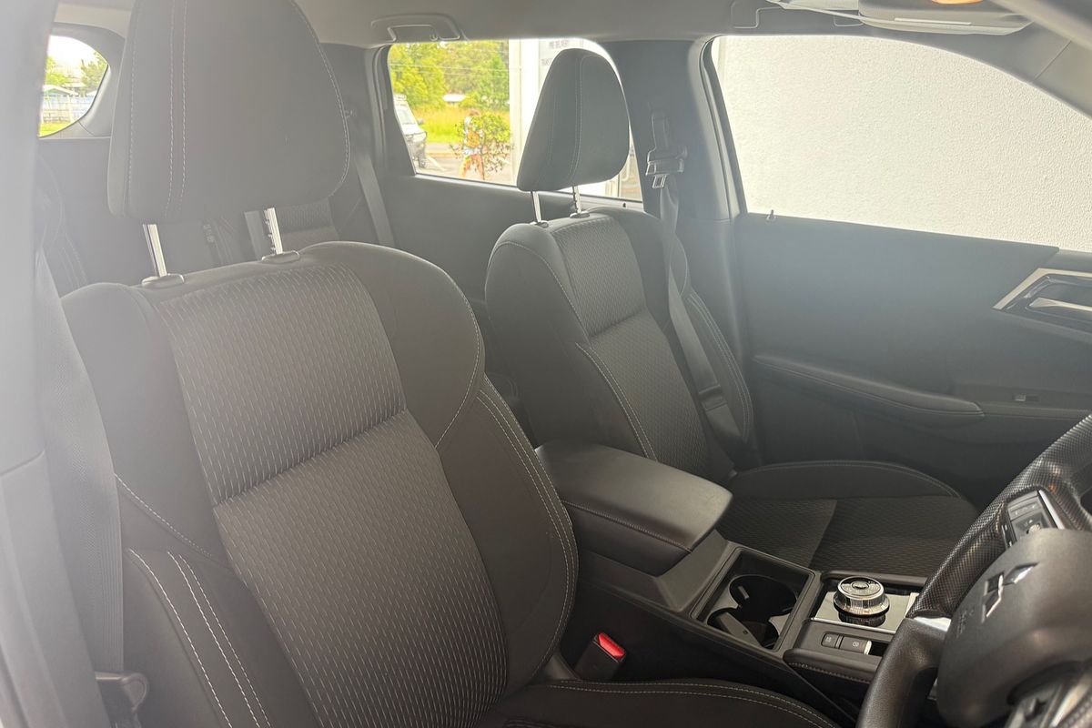 2023 Mitsubishi Outlander ES ZM