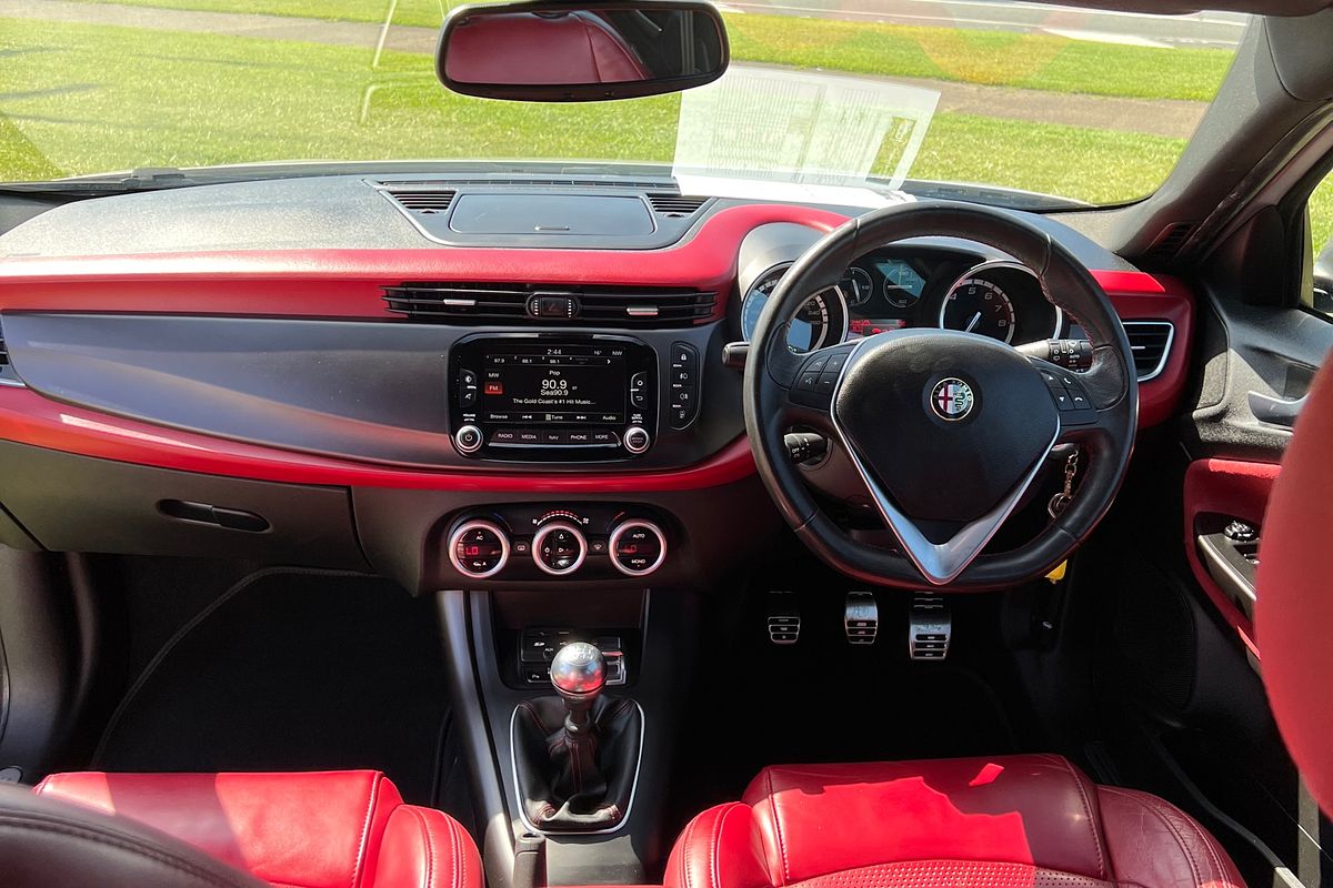 2014 Alfa Romeo Giulietta Distinctive Series 0