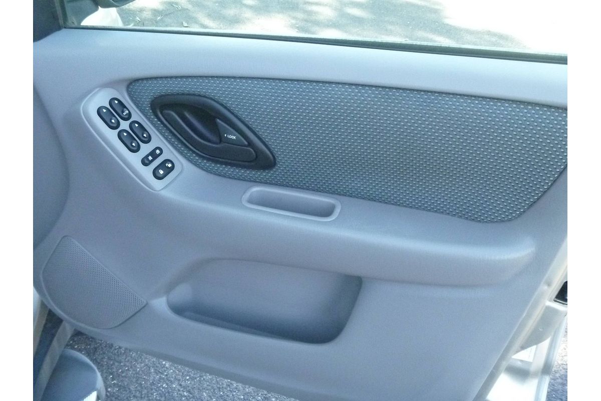 2004 Mazda TRIBUTE