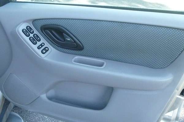 2004 Mazda TRIBUTE