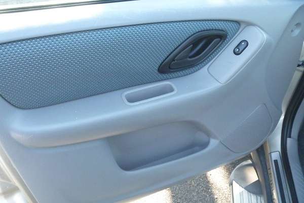 2004 Mazda TRIBUTE