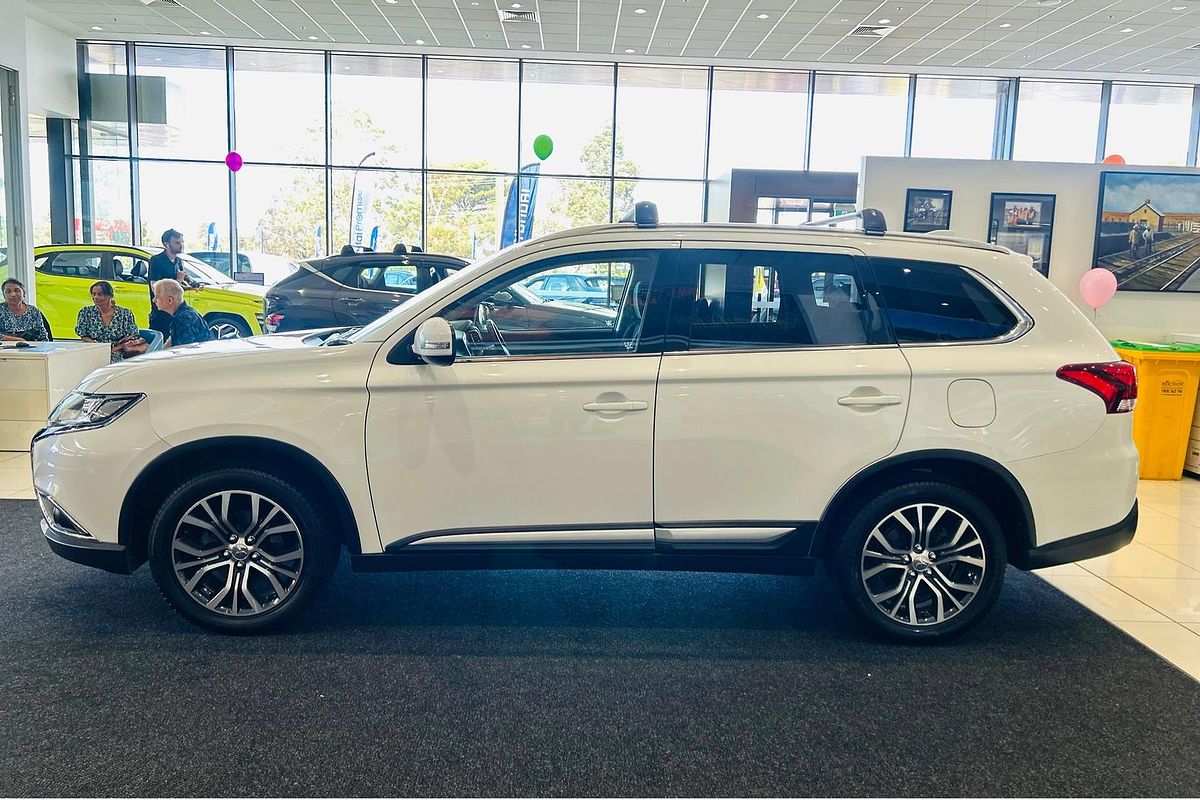 2016 Mitsubishi Outlander LS Safety Pack ZK