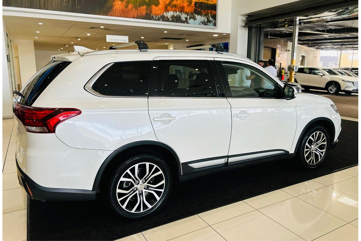 2016 Mitsubishi Outlander LS Safety Pack ZK