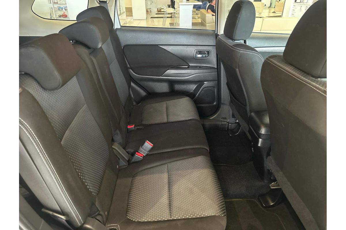 2016 Mitsubishi Outlander LS Safety Pack ZK