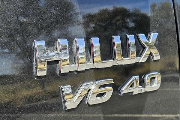 2011 Toyota Hilux SR5 (4x4) GGN25R MY11 Upgrade 4X4