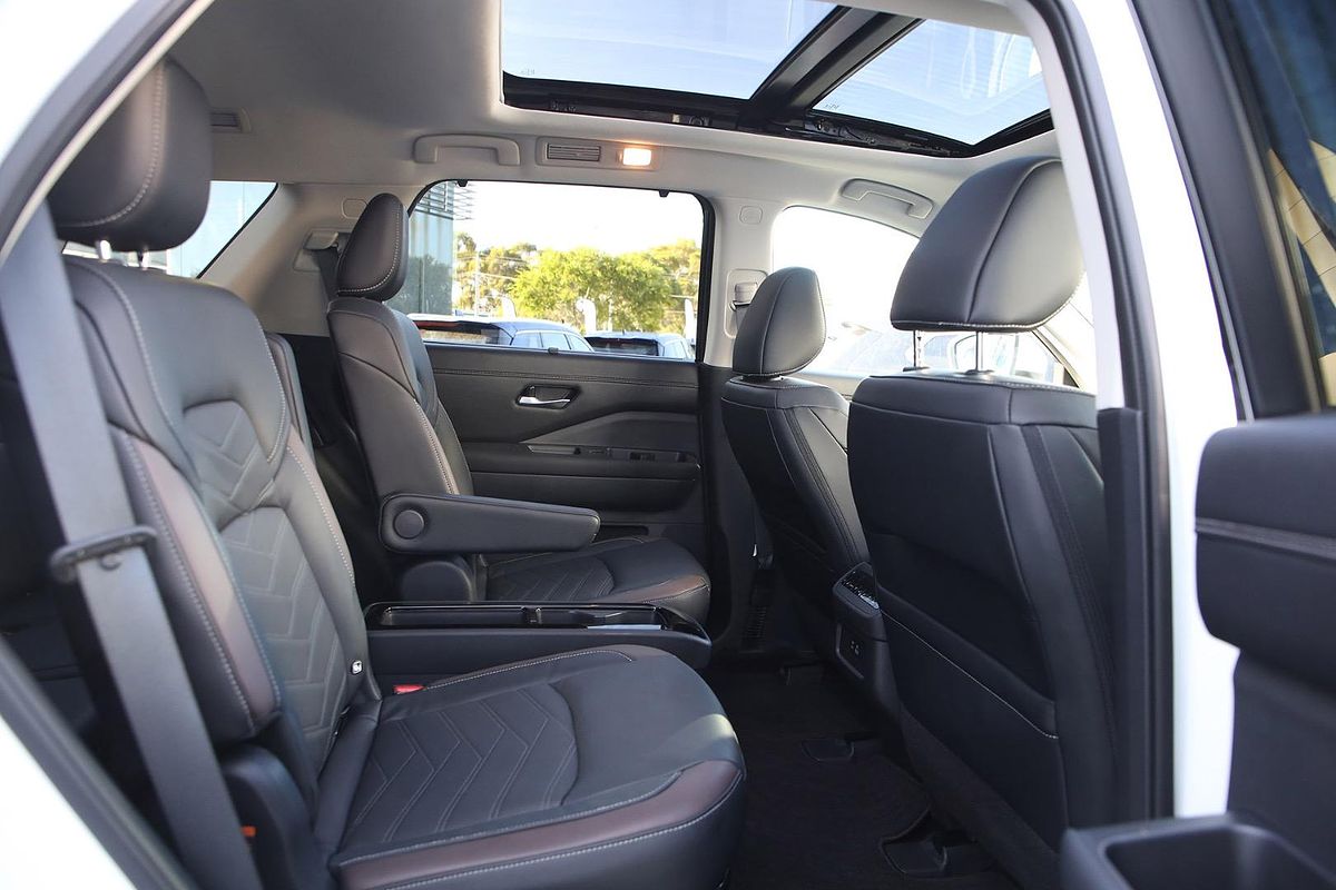 2023 Nissan Pathfinder Ti-L R53