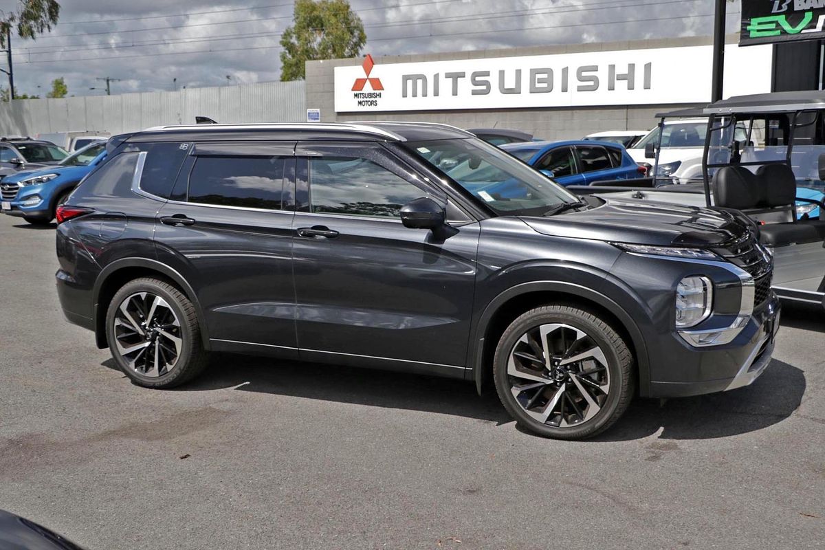 2024 Mitsubishi Outlander Exceed ZM
