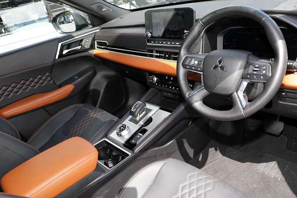 2024 Mitsubishi Outlander Exceed ZM