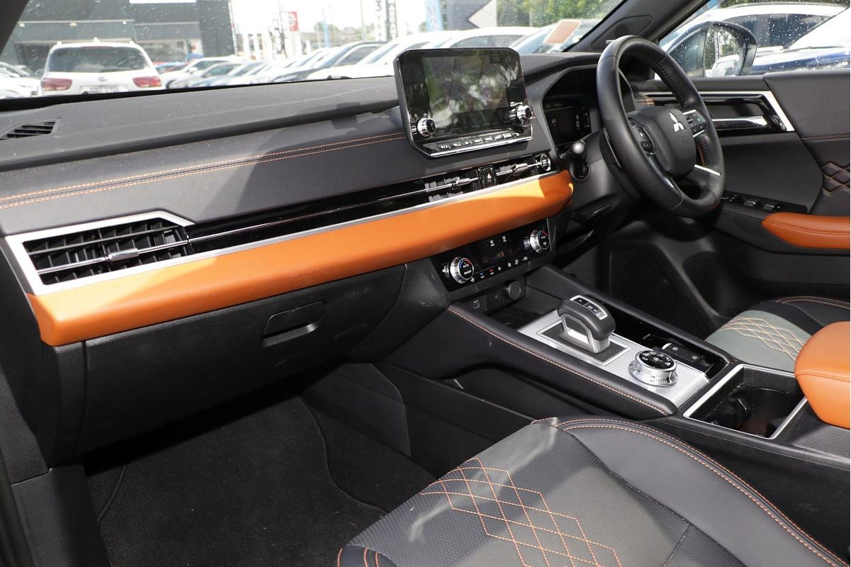 2024 Mitsubishi Outlander Exceed ZM
