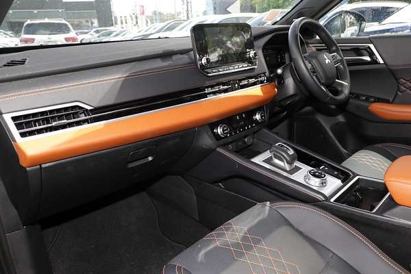 2024 Mitsubishi Outlander Exceed ZM