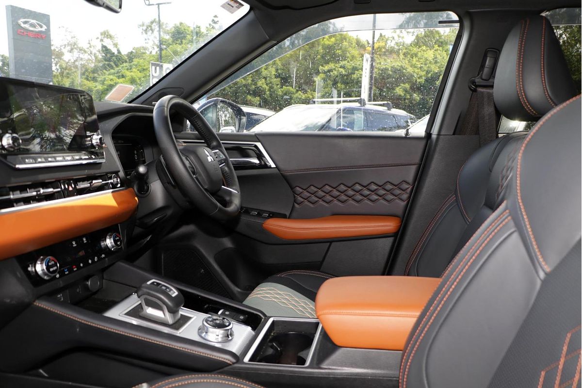 2024 Mitsubishi Outlander Exceed ZM