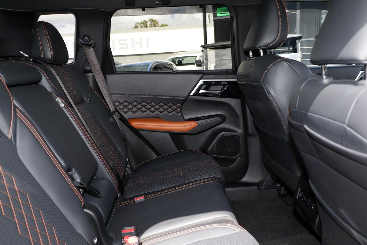 2024 Mitsubishi Outlander Exceed ZM