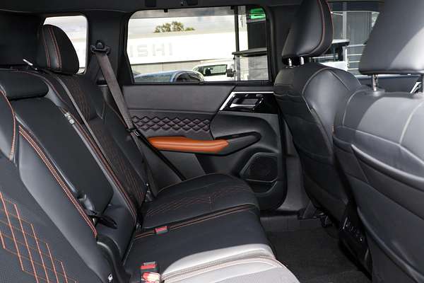 2024 Mitsubishi Outlander Exceed ZM