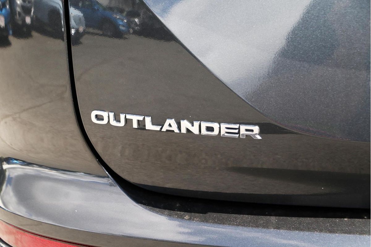 2024 Mitsubishi Outlander Exceed ZM