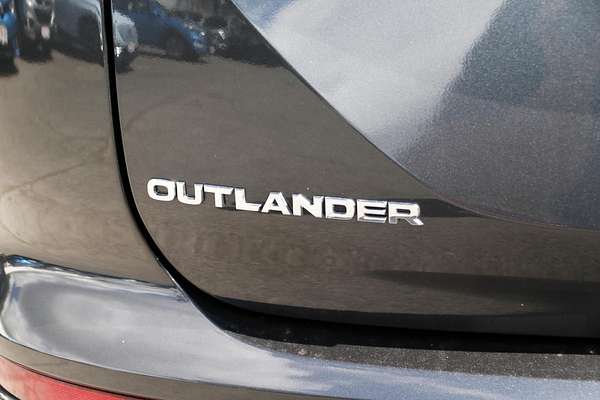 2024 Mitsubishi Outlander Exceed ZM