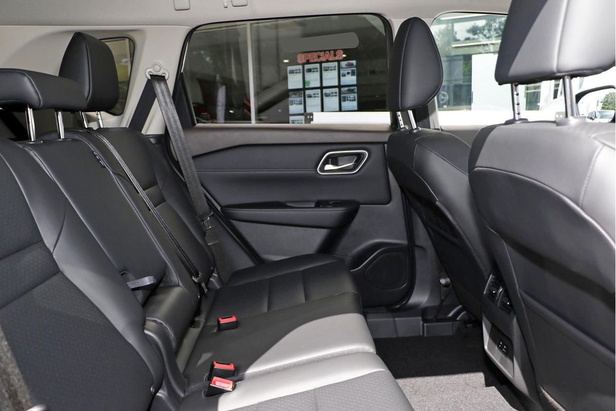 2025 Nissan X-TRAIL ST-L T33