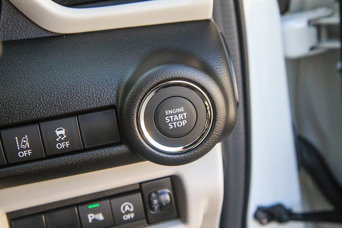 2025 Suzuki Swift Hybrid Plus UZ