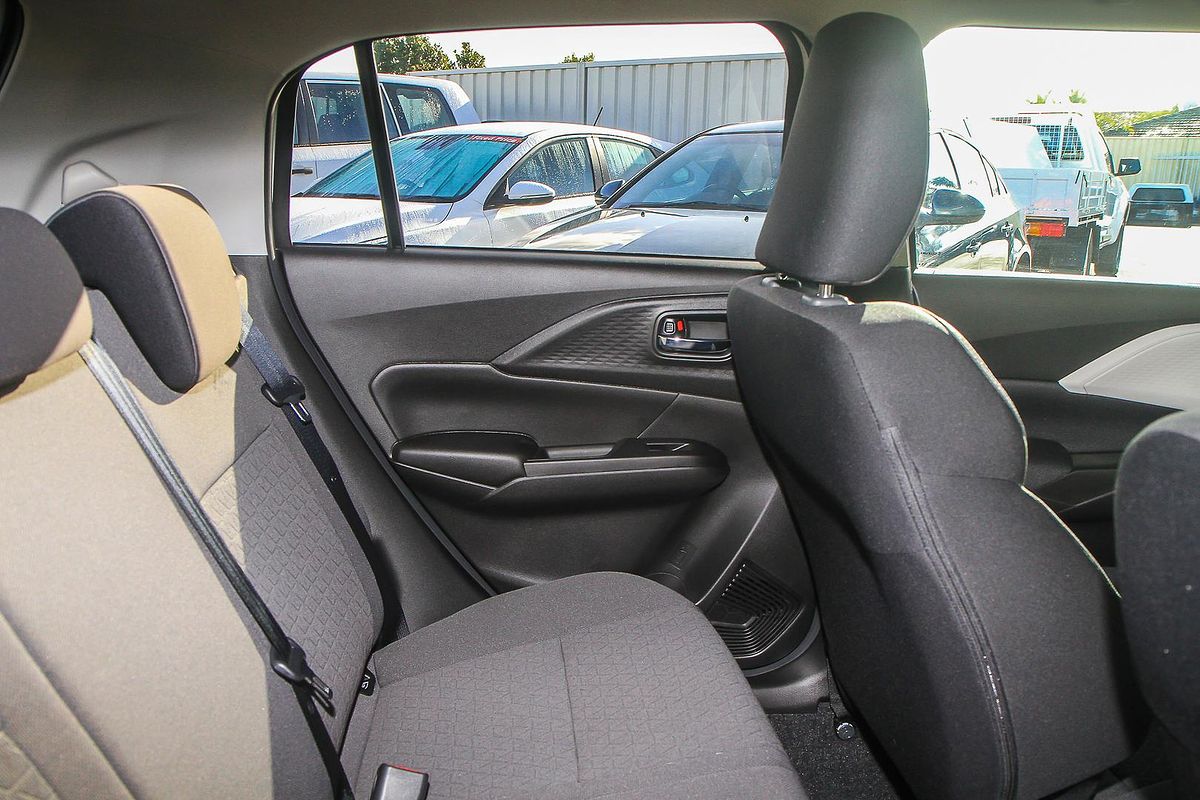 2025 Suzuki Swift Hybrid Plus UZ