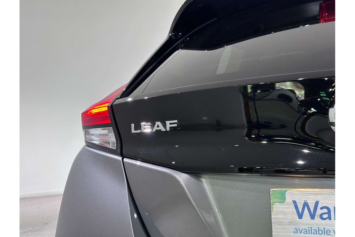 2022 Nissan LEAF  ZE1