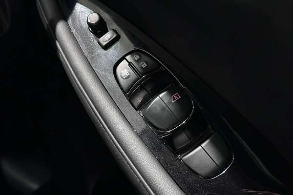 2022 Nissan LEAF  ZE1