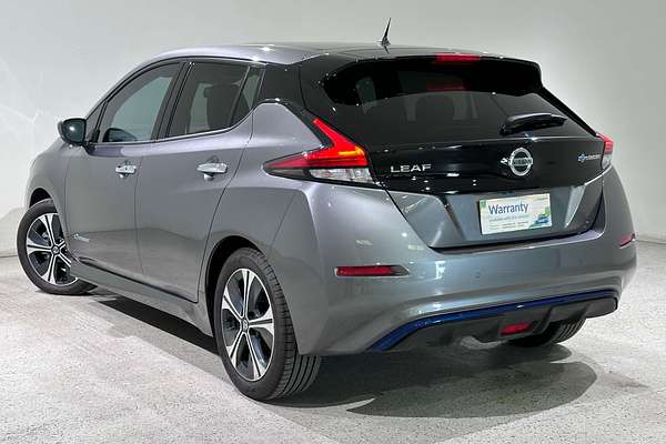 2022 Nissan LEAF  ZE1