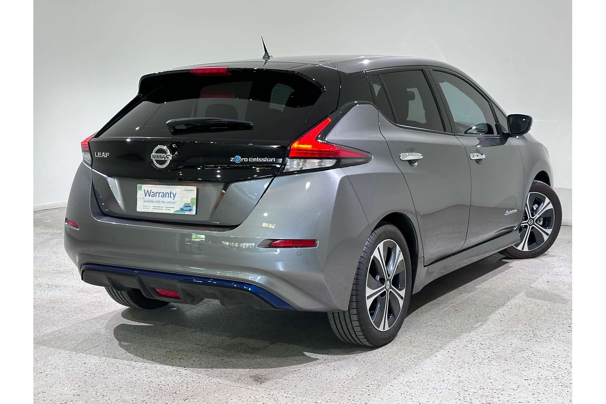 2022 Nissan LEAF  ZE1