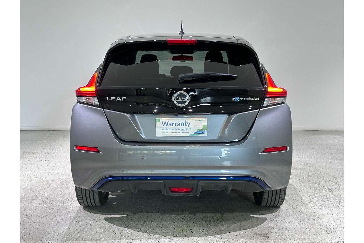 2022 Nissan LEAF  ZE1