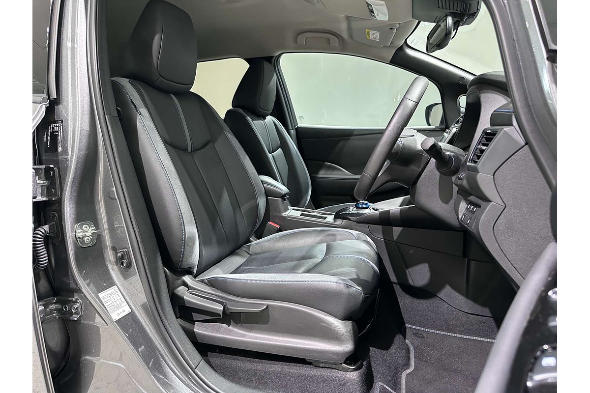 2022 Nissan LEAF  ZE1