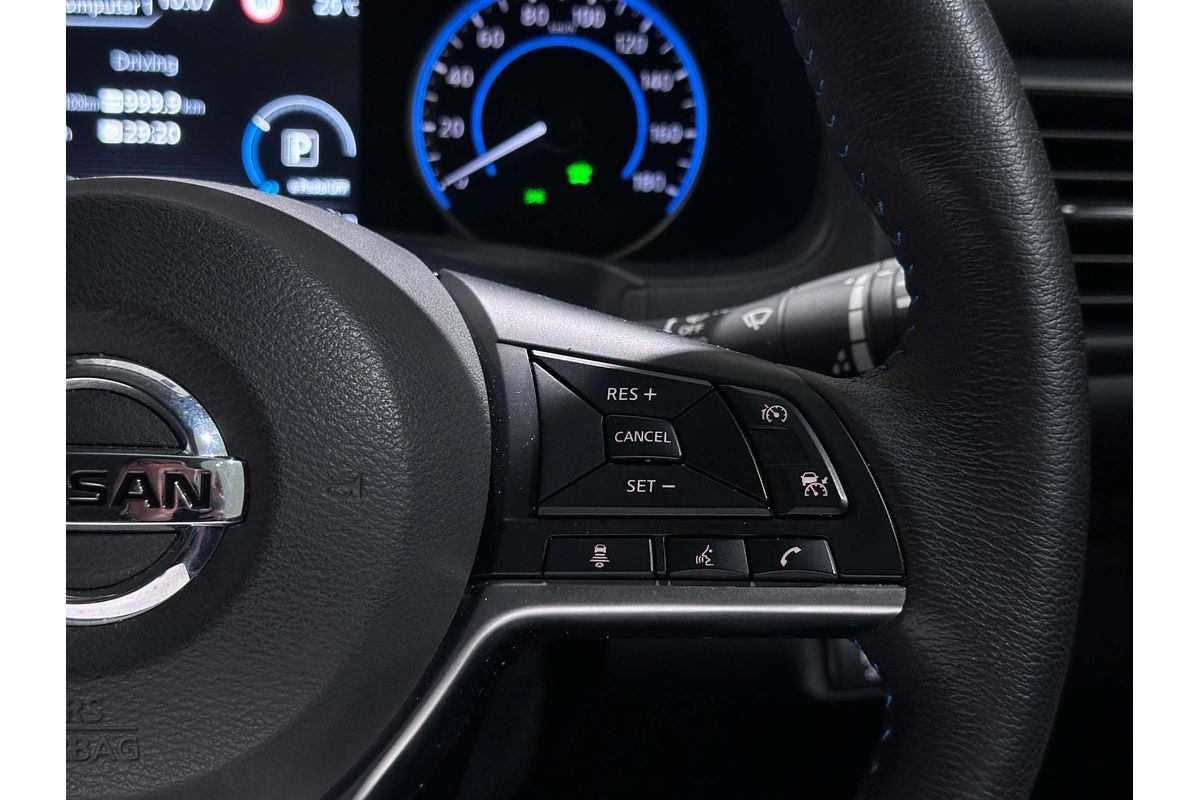 2022 Nissan LEAF  ZE1