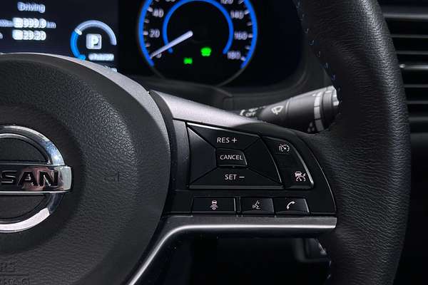 2022 Nissan LEAF  ZE1