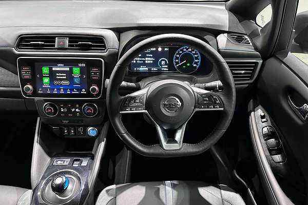 2022 Nissan LEAF  ZE1