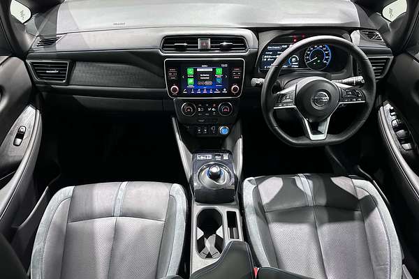 2022 Nissan LEAF  ZE1
