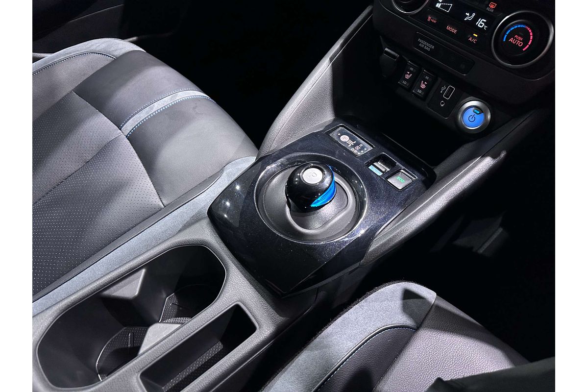 2022 Nissan LEAF  ZE1