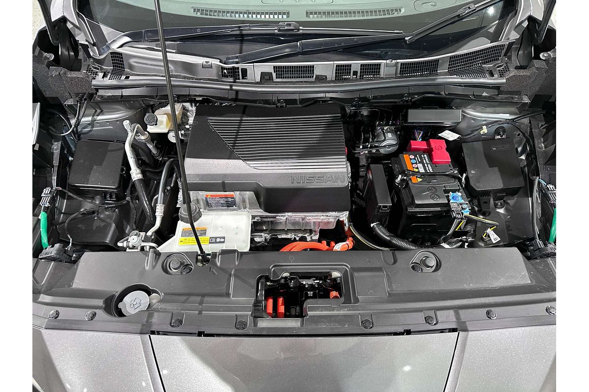 2022 Nissan LEAF  ZE1