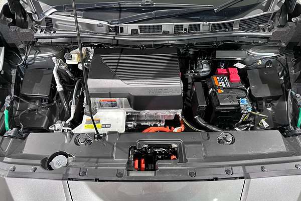 2022 Nissan LEAF  ZE1