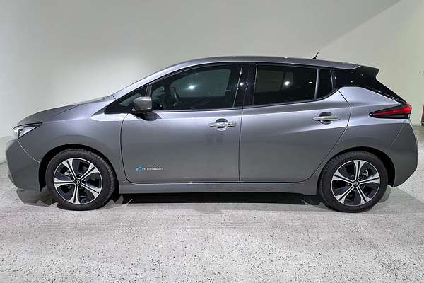 2022 Nissan LEAF  ZE1