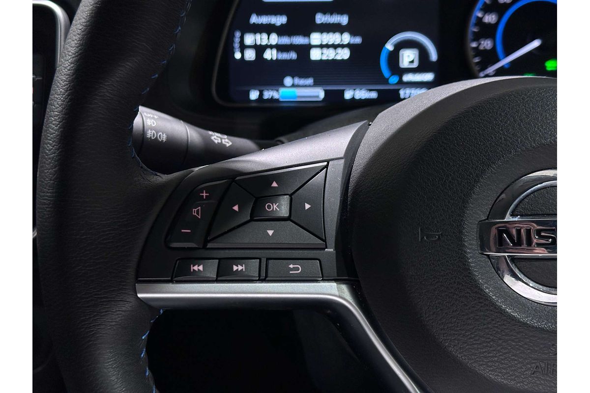 2022 Nissan LEAF  ZE1
