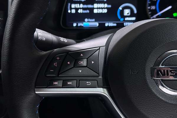 2022 Nissan LEAF  ZE1