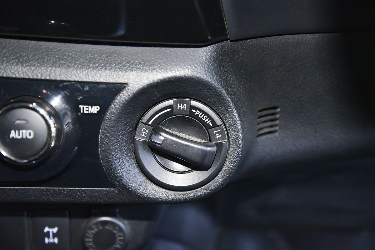 2017 Toyota Hilux SR5 GUN126R 4X4