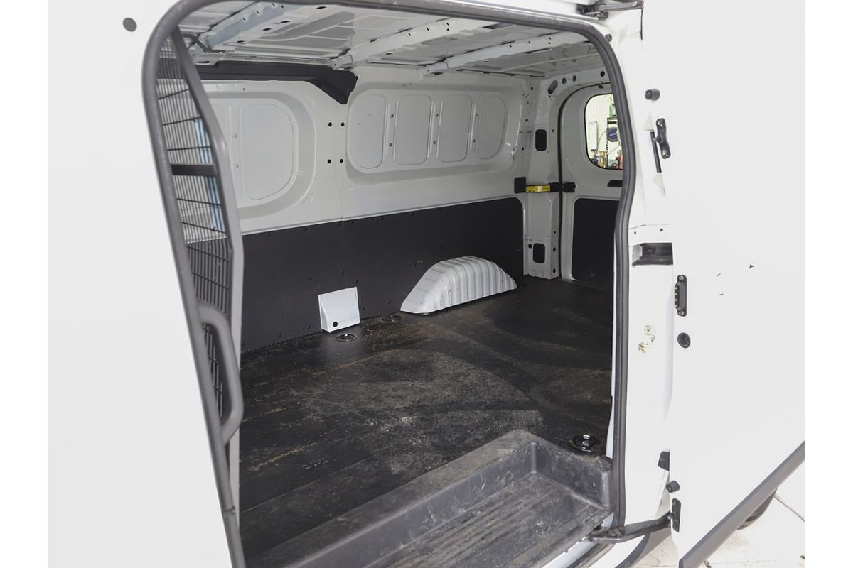 MY24 LDV eDELIVER 7 SWB Low Roof 3 Seat 77kWh 