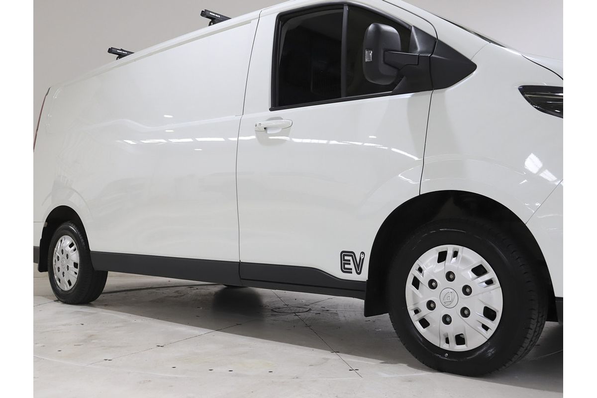 MY24 LDV eDELIVER 7 SWB Low Roof 3 Seat 77kWh 