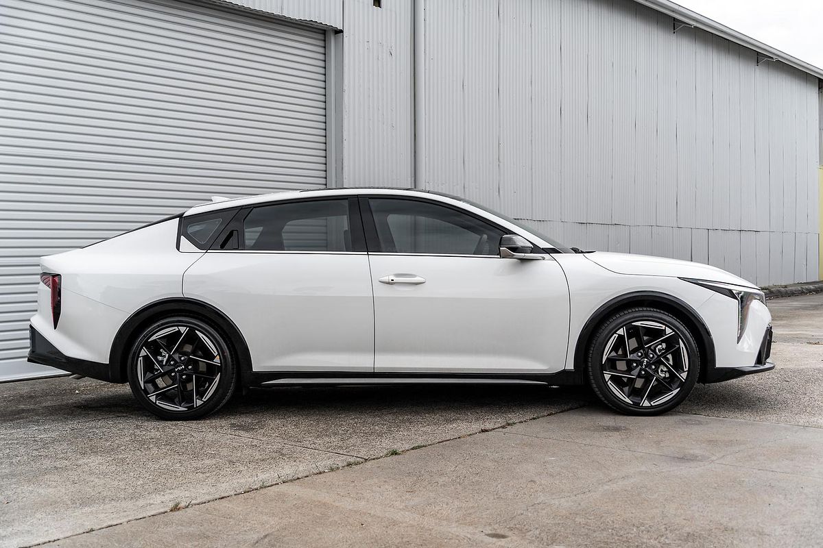2025 Kia K4 GT-Line CL4m