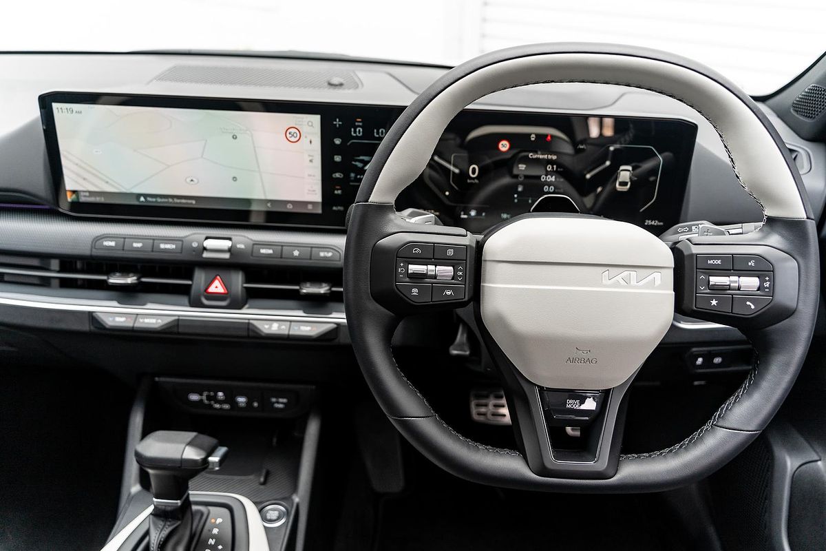 2025 Kia K4 GT-Line CL4m